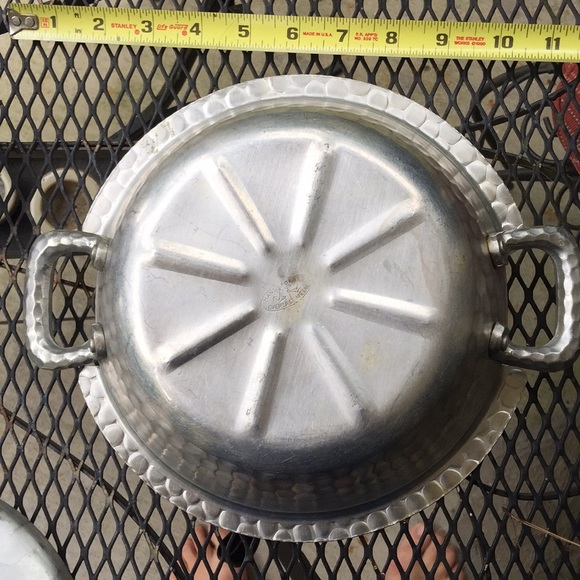 Hammered tin server - Picture 3 of 8